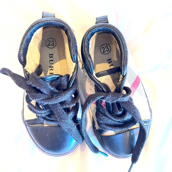 Burberry kids shoes - Picture 3 of 5